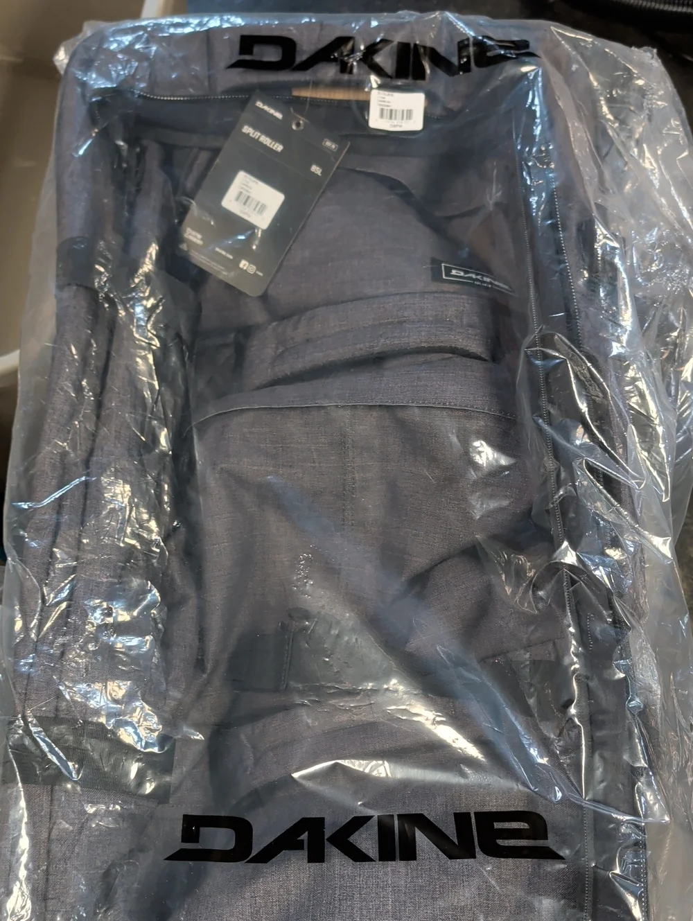 DAKINE 30” Split Roller 85L Rolling Suitcase/Duffel/Bag Carbon NEW $255